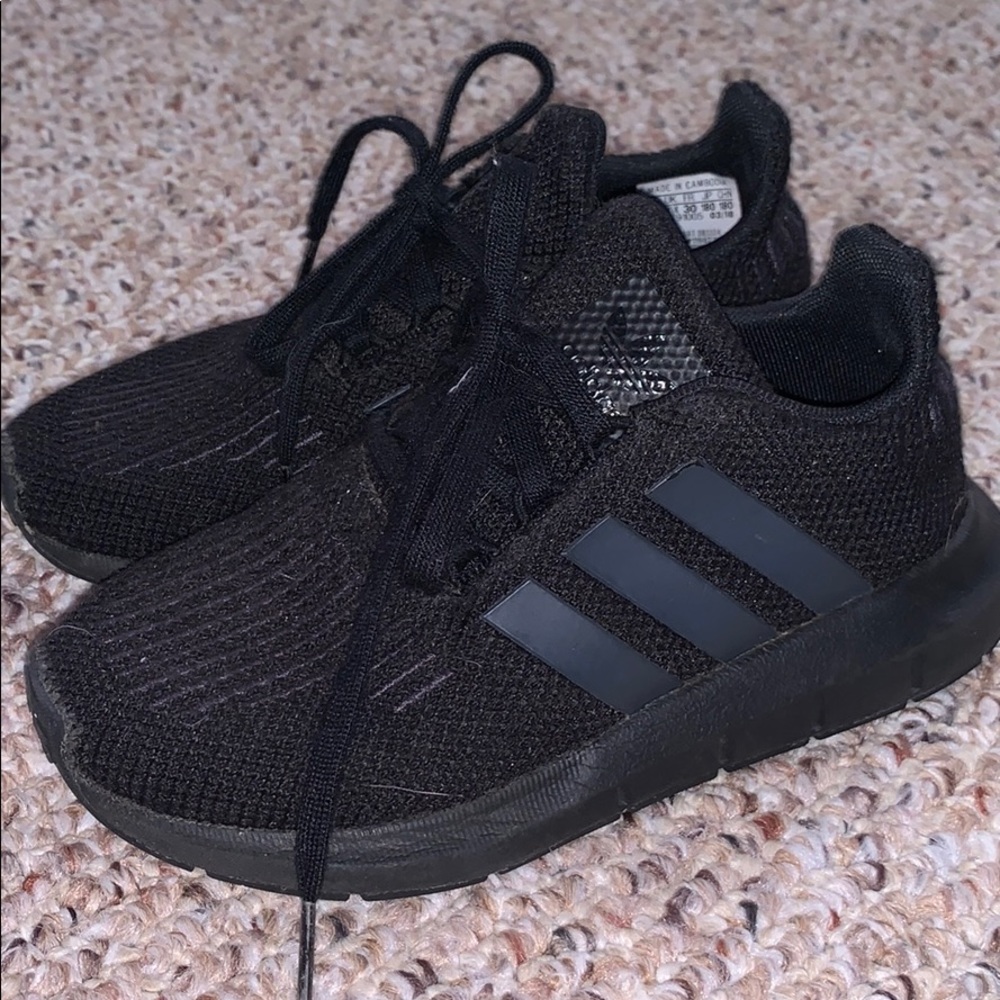 LITTLE GIRL BLACK SNEAKERS